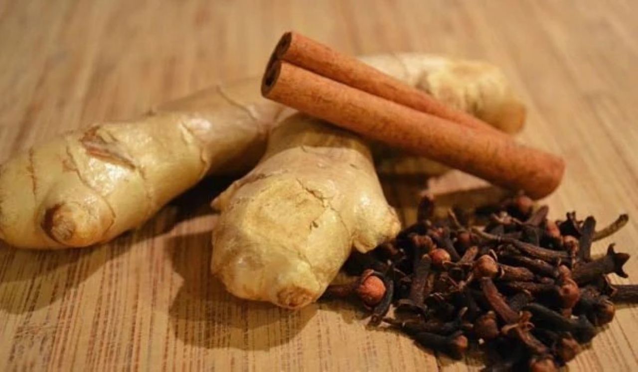 Măceș, piper negru boabe sau ridiche cu miere: când și cum putem folosi remedii naturiste pentru a trata răcelile