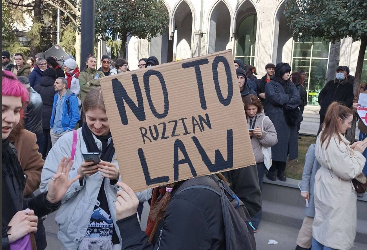 Эксперт: Спорный проект, за который проголосовал тбилисский парламент, окажет негативное влияние на процесс интеграции Грузии в ЕС