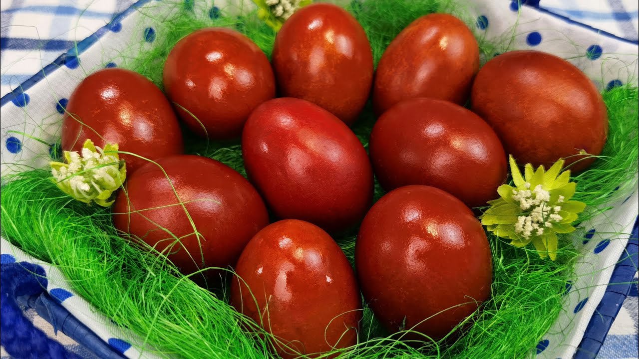 Mese pline de lumină și tradiție: De la ouăle roșii la pasca aburindă - simbolurile Paștelui