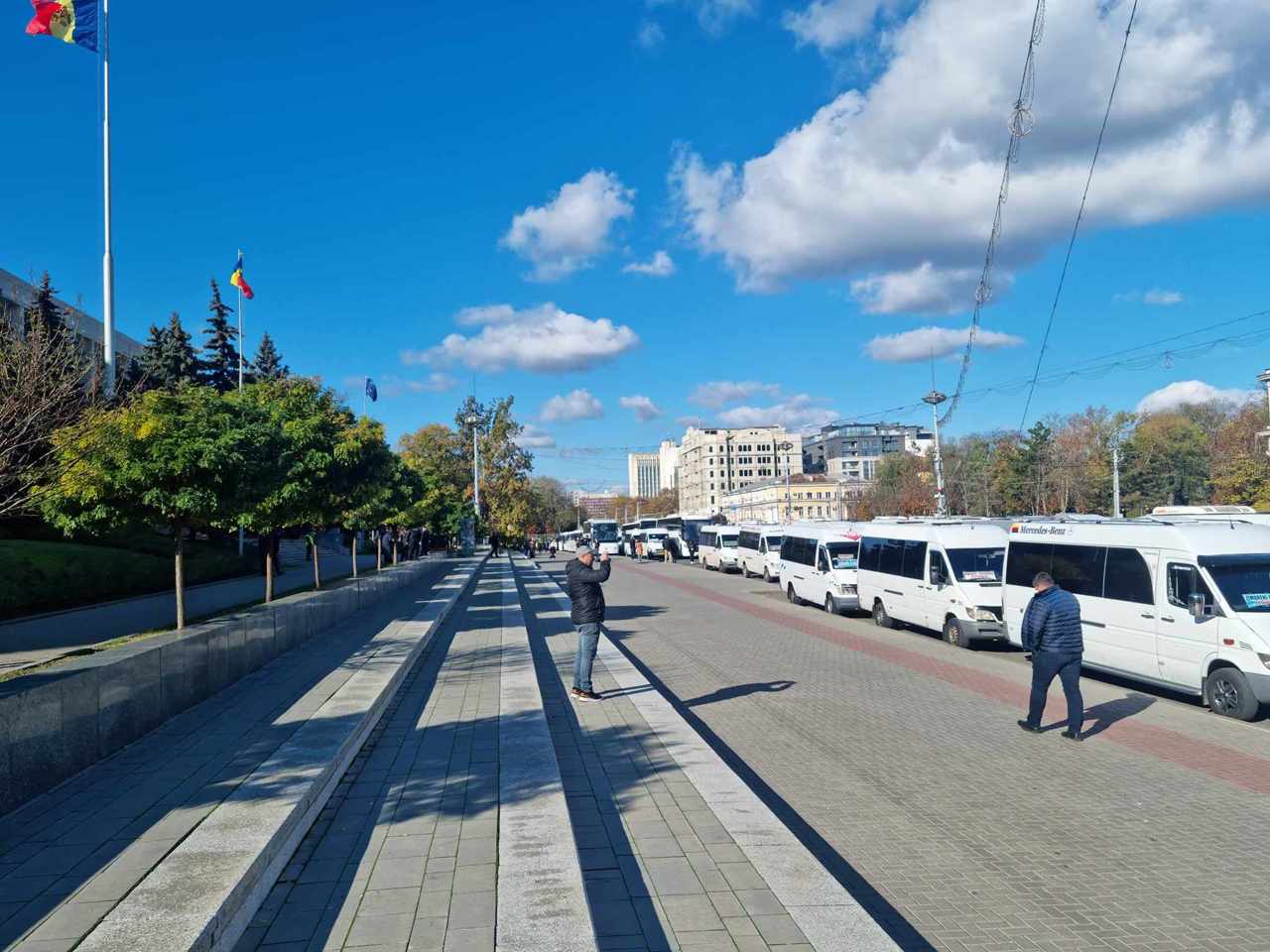 Transportatorii avertizează că protestele vor continua dacă Guvernul nu retrage în regim de urgență noul Cod al Transporturilor Rutiere