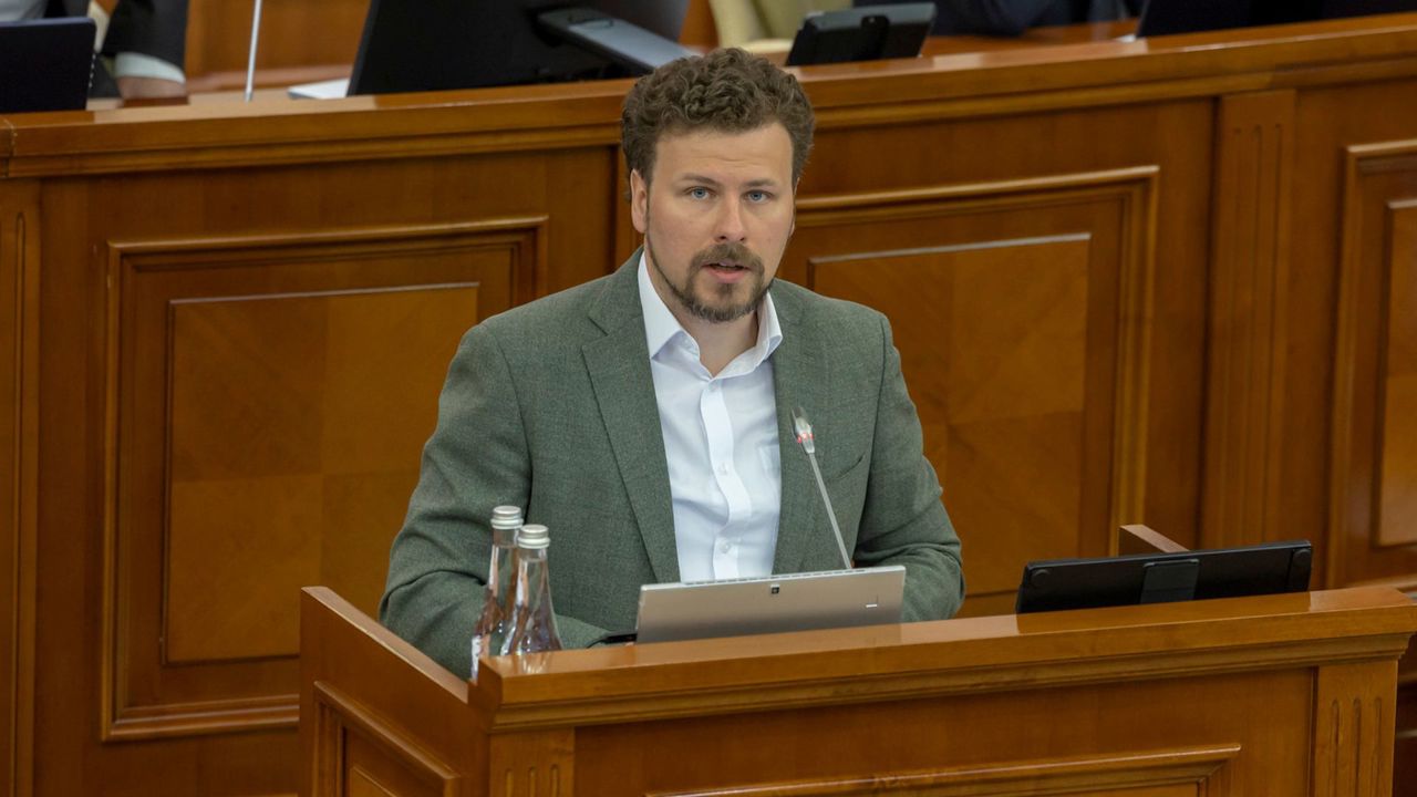 Agenții teritoriale subordonate MEC, în locul direcțiilor raionale de învățământ: Reforma „Restart”, votată în prima lectură