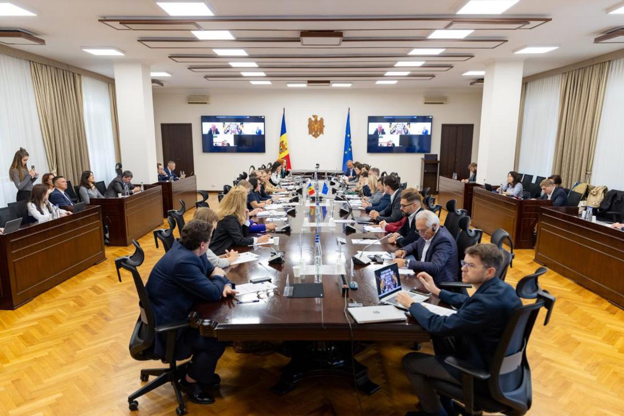 Comisia Europeană, după evaluarea reformelor din R. Moldova: „Este un rezultat remarcabil, o rată de realizare a angajamentelor de peste 90%”