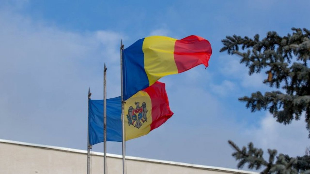 Experți // Republica Moldova își poate garanta securitatea doar în componența României