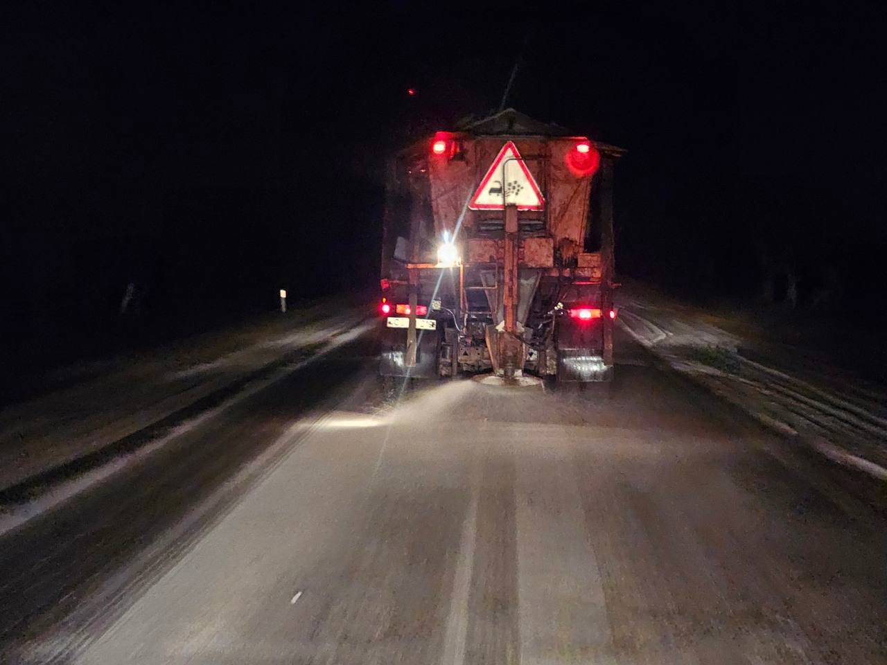 Ninsori și polei în timpul nopții: Circulația se desfășoară în regim de iarnă