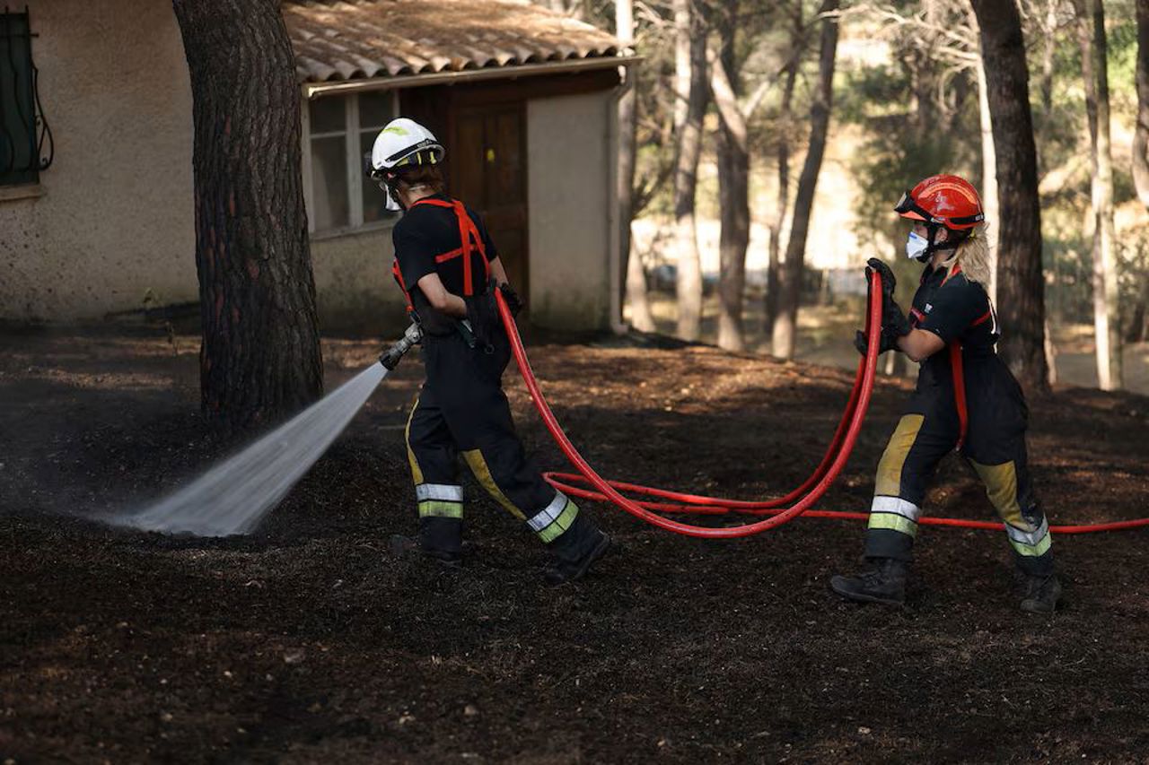 Incendiu puternic de vegetație în sudul Franței: aproape 1.000 de pompieri mobilizați