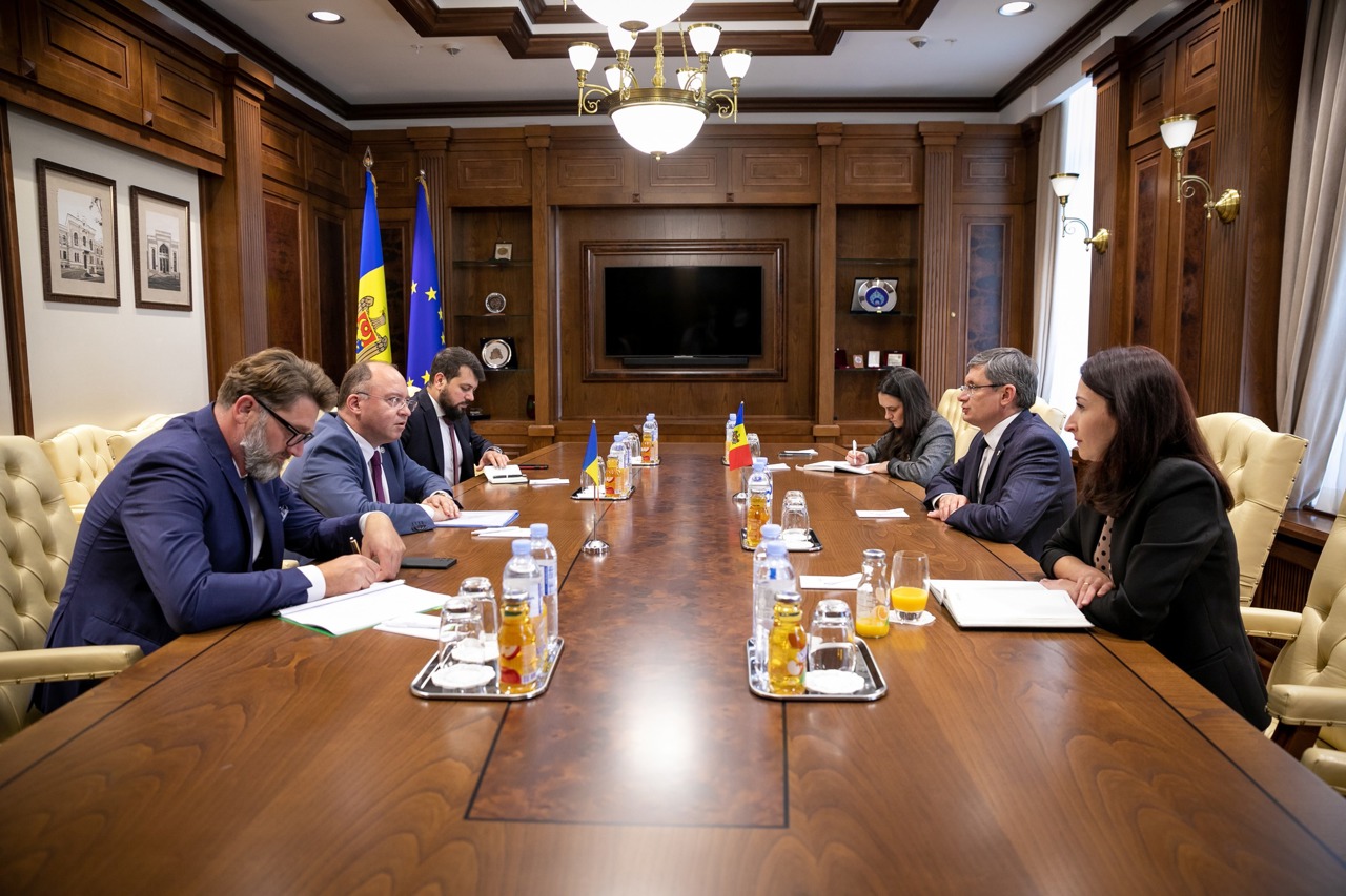 Speaker of the Moldovan Parliament discussed regional security with Romania's presidential adviser