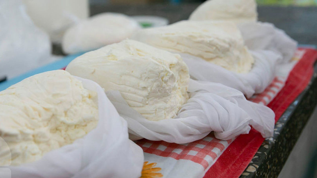 Pe timp de caniculă, produsele alimentare perisabile se vând direct în stradă. Ce spun autoritățile