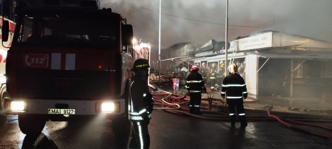 The devastating fire in the perimeter of the Central Market was extinguished after seven hours of interventions