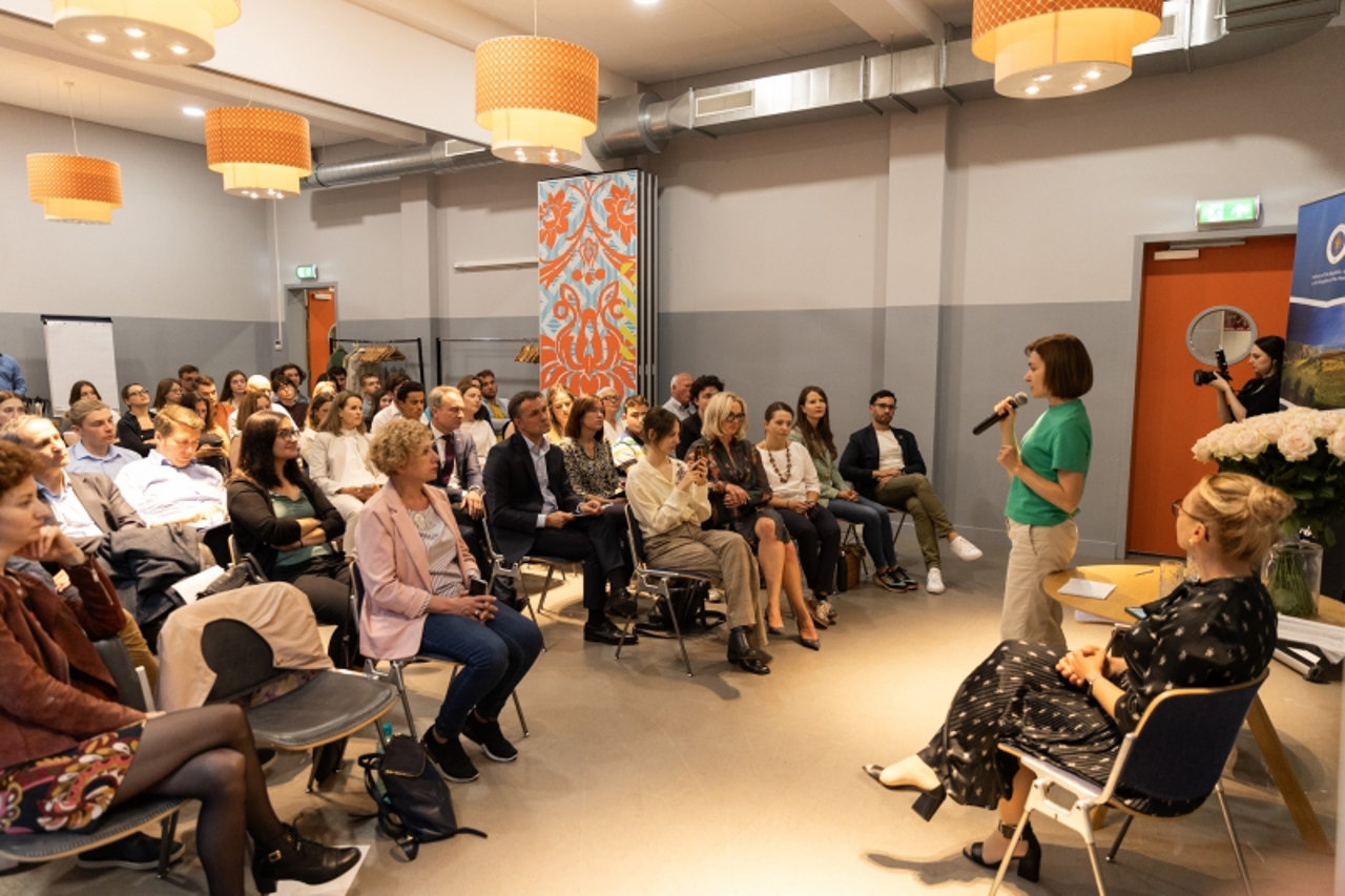 Maia Sandu, la întrevederea cu diaspora din Țările de Jos: „Avem nevoie de tot mai mulți specialiști bine pregătiți ca să avansăm” 