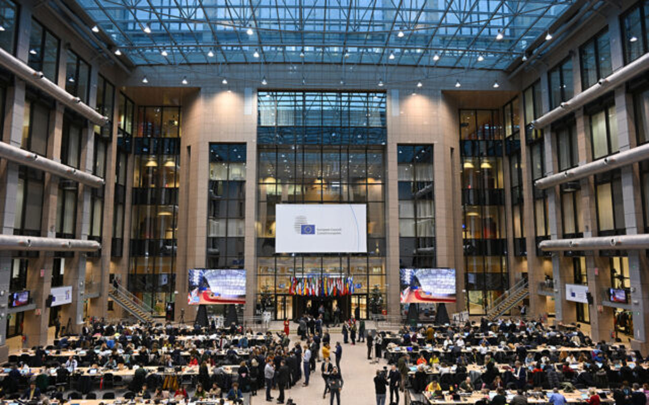 Corespondență// Summit UE dificil la Bruxelles: după anunțul că Moldova și Ucraina pot începe negocierile, urmează o luptă de cifre