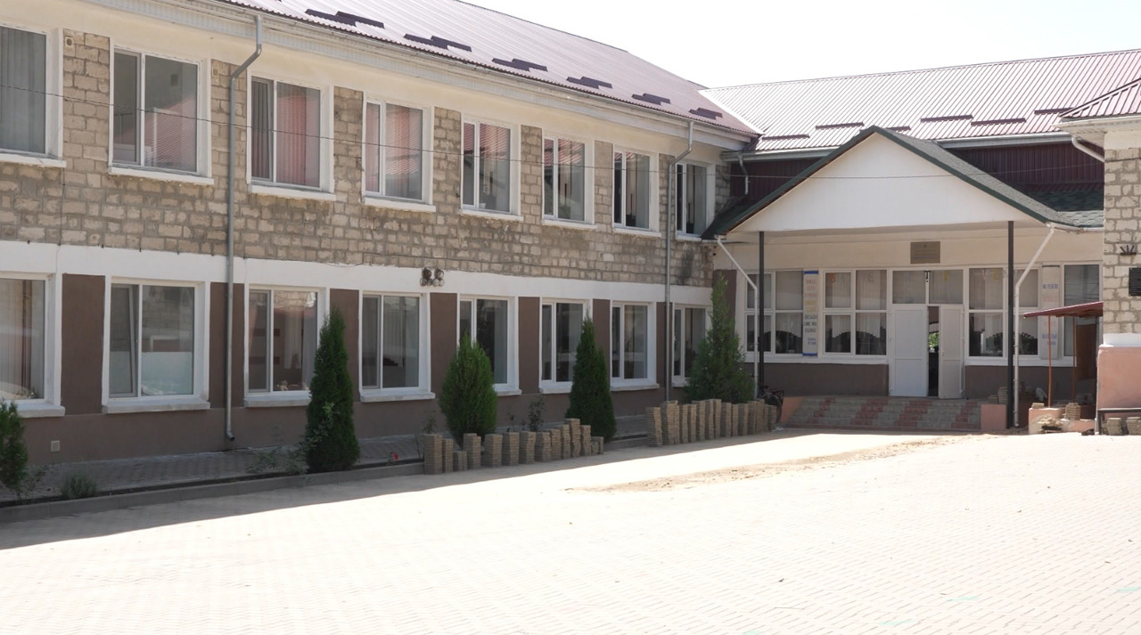 Gata cu toaleta din curte. Școala din Răciula va avea grupuri sanitare moderne