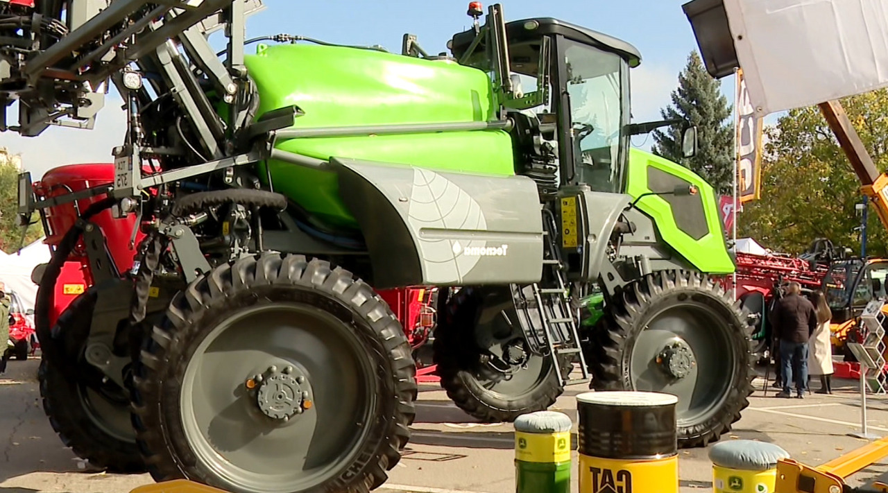 Utilaje de sute de mii de euro și drone inteligente, la expozițiile agricole din Chișinău