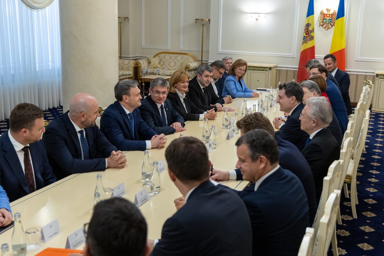 Nicușor Dan, la discuții cu prim-ministrul și președintele Parlamentului. Igor Grosu: „Viitorul european depinde de noi toți, de unitate”