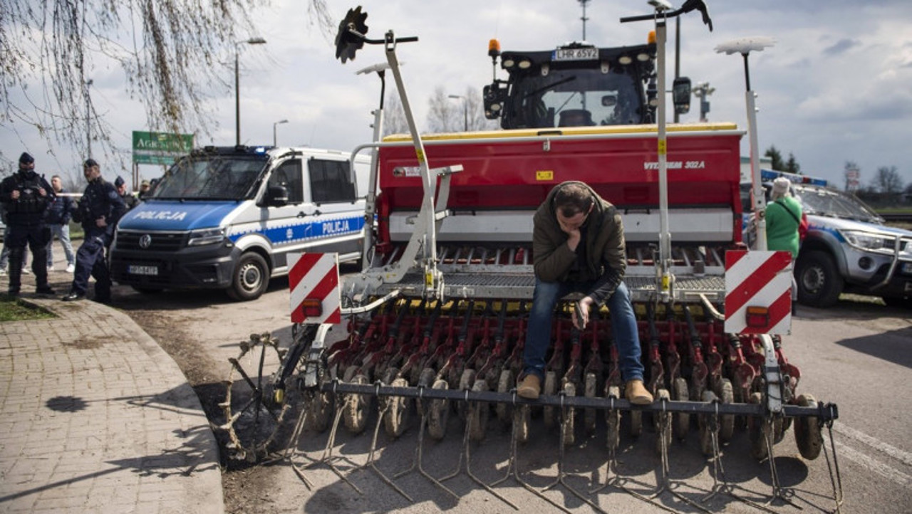 Киев анонсировал переговоры с Варшавой «в ближайшие дни» по разрешению зернового кризиса