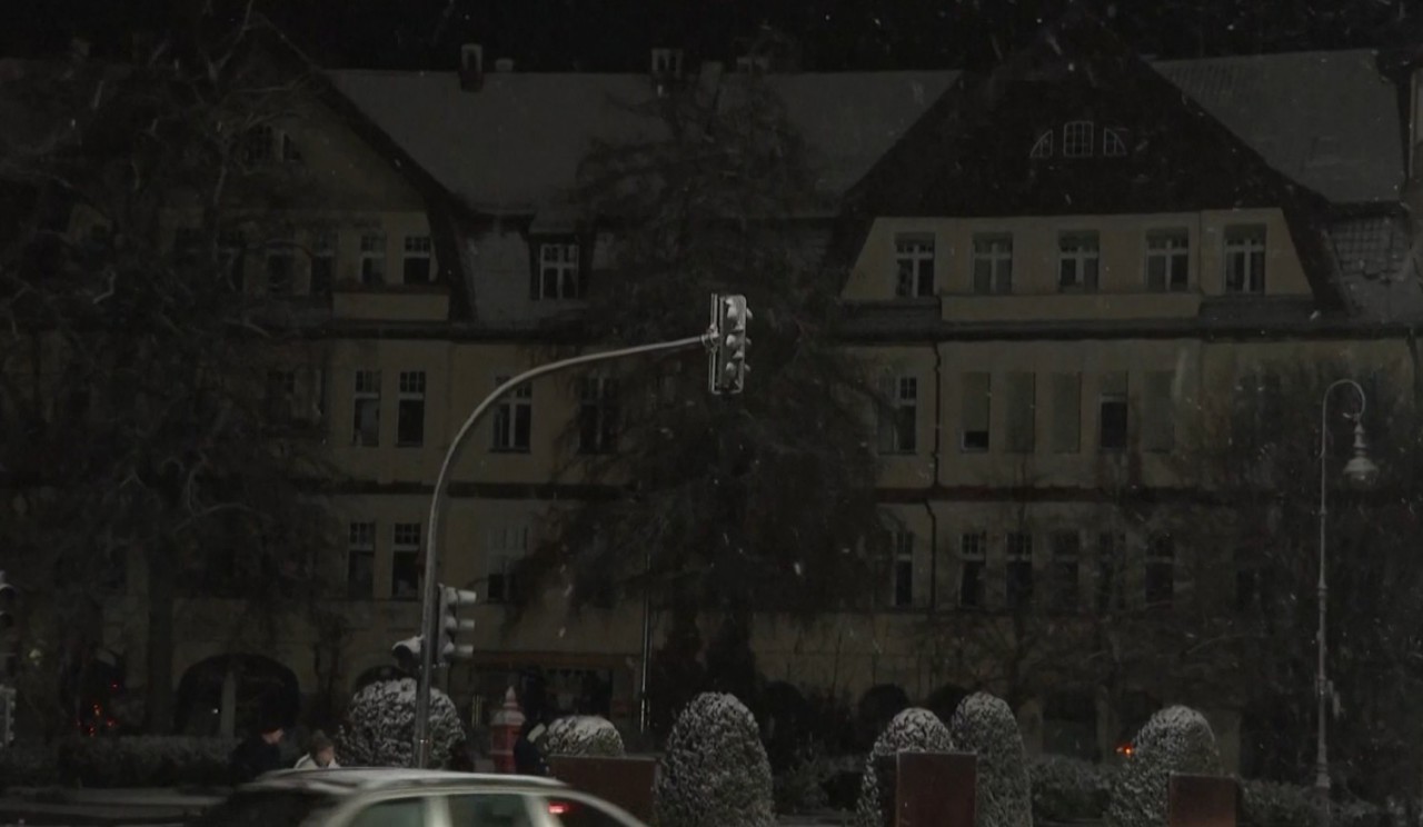 Aproape o sută de localități din România au rămas fără energie electrică din cauza viscolului 