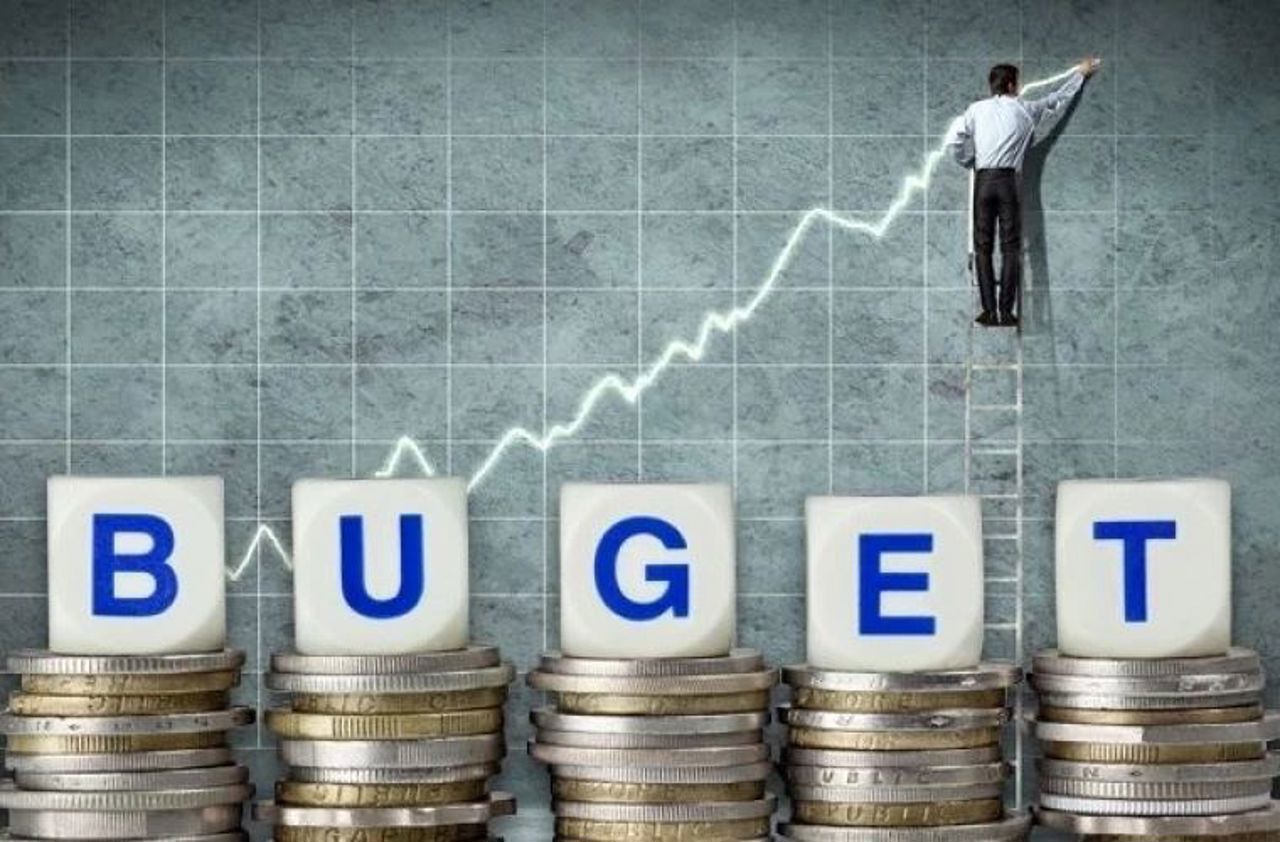 Rectificarea bugetară: Experții estimează că proiectele de dezvoltare și infrastructură riscă să piardă finanțare