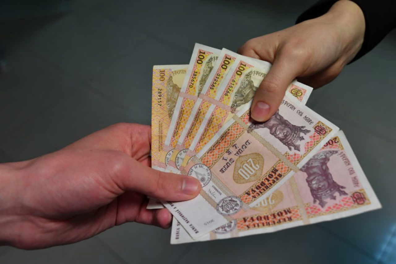 Zeci de mii de moldoveni muncesc ilegal: Sindicatele trag un semnal de alarmă