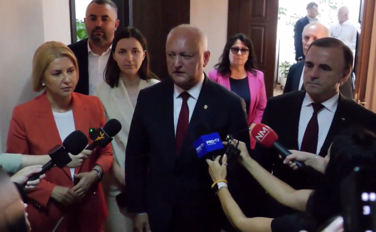 Three parties submit documents to CEC to register the "Patriotic Electoral Bloc of Socialists, Heart and Future of Moldova" for parliamentary elections