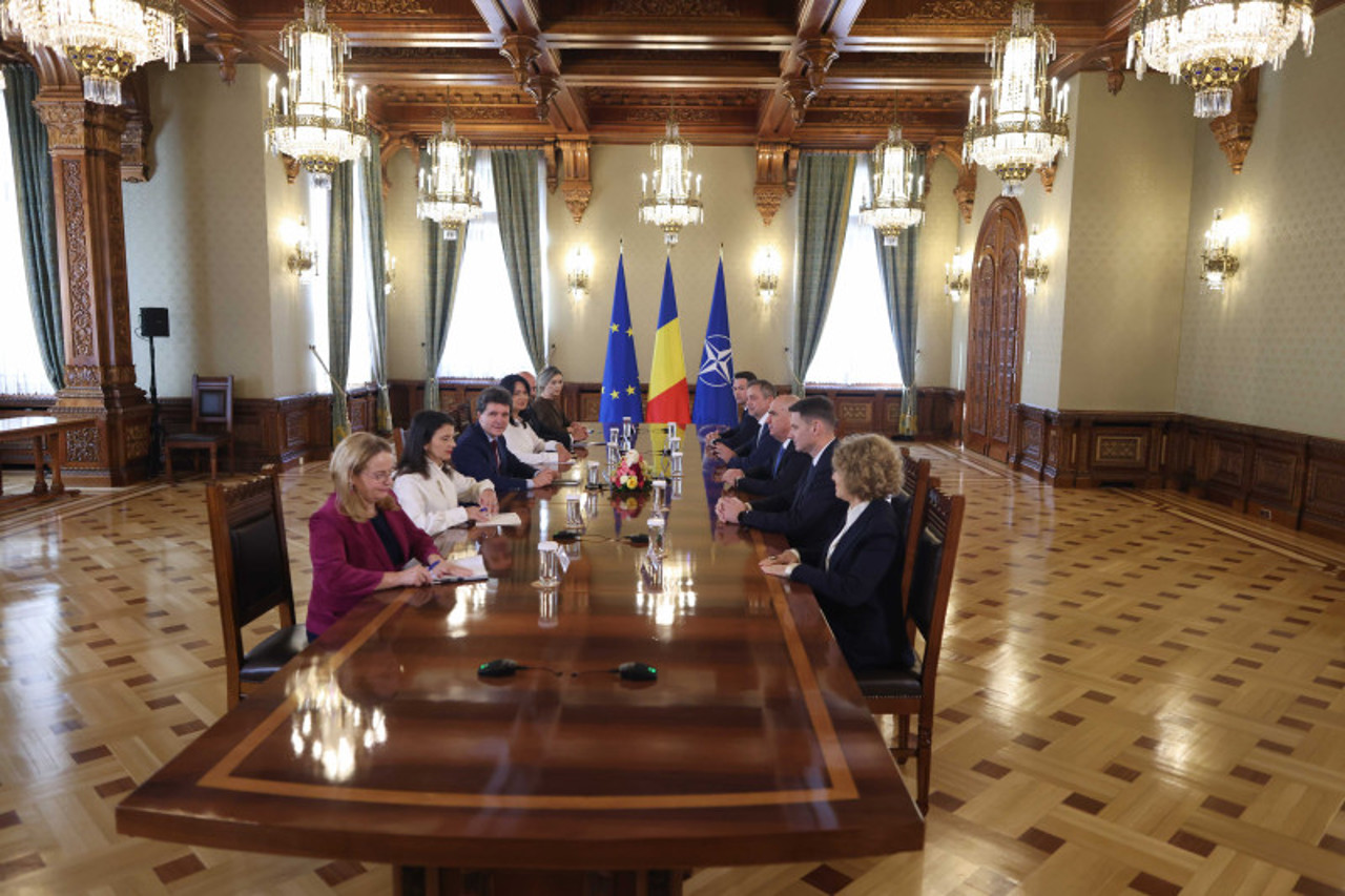 Consultări pentru desemnarea premierului României: Grindeanu își înaintează candidatura, PNL respinge un guvern cu PSD, iar AUR vrea anticipate