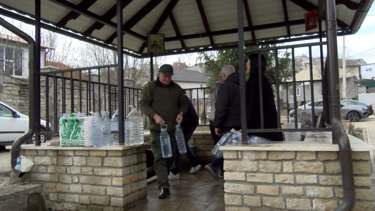 Locuitorii din nordul țării spun că fac față cu greu lipsei de apă: „Ne străduim să folosim cât mai puțină”