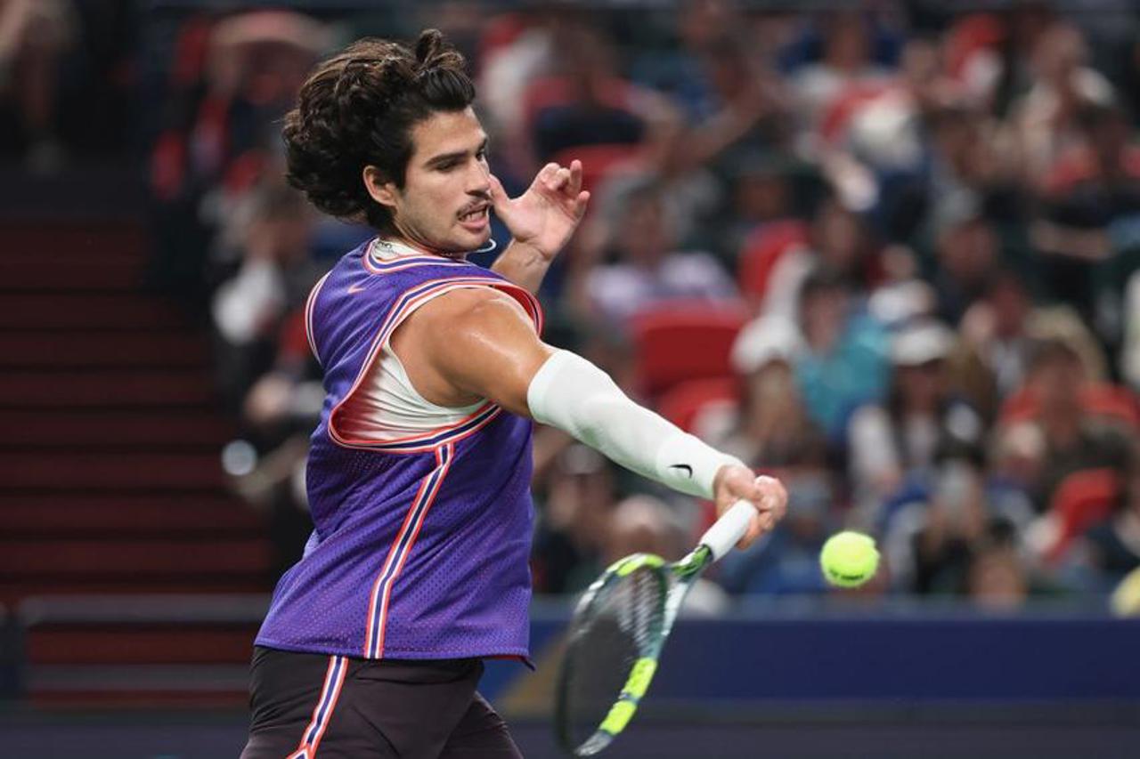 Surpriză la turneul de tenis de la Shanghai: Carlos Alcaraz a fost eliminat de Zizou Bergs 
