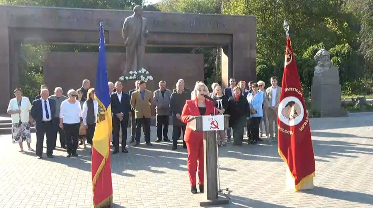 PCRM team presented its electoral program and candidates for the general local elections in front of the Lenin monument