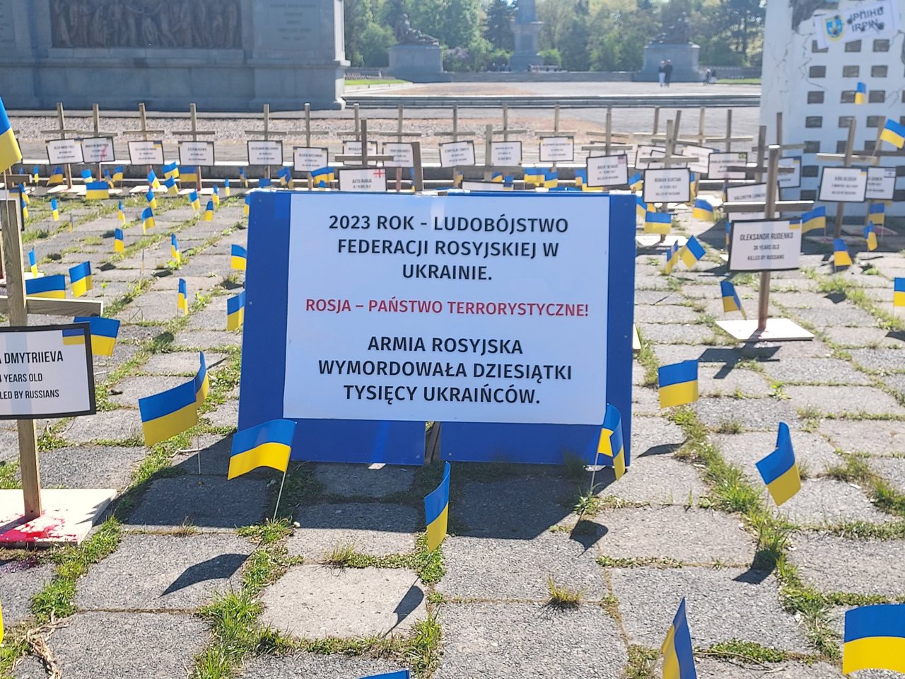 Послу России в Польше не разрешили возложить цветы к мемориалу советских солдат в Варшаве