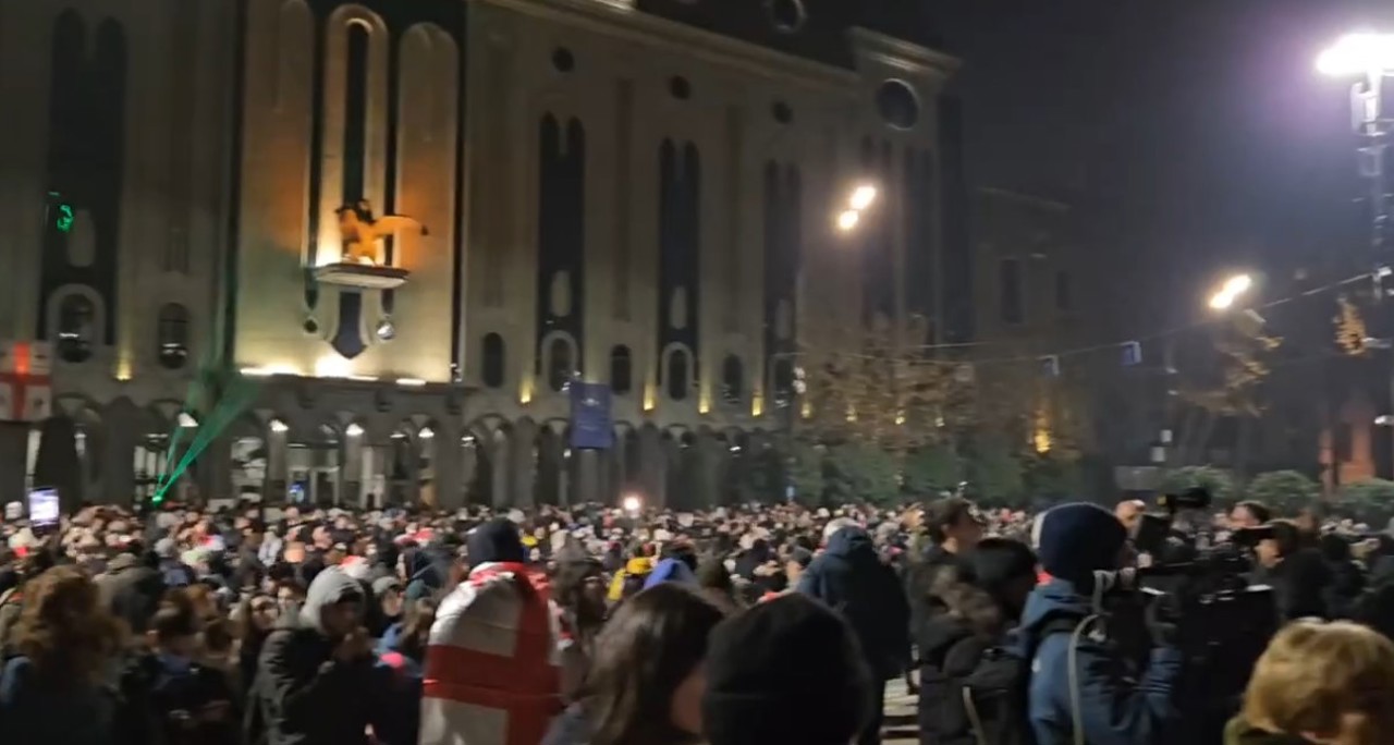 A șaptea zi de proteste la Tbilisi: Oamenii sunt verificați în metrou