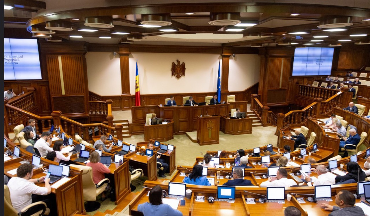 Parlamentul va examina denunțarea unor acorduri semnate în cadrul CSI. Partidul „Renaștere” protestează în fața Legislativului