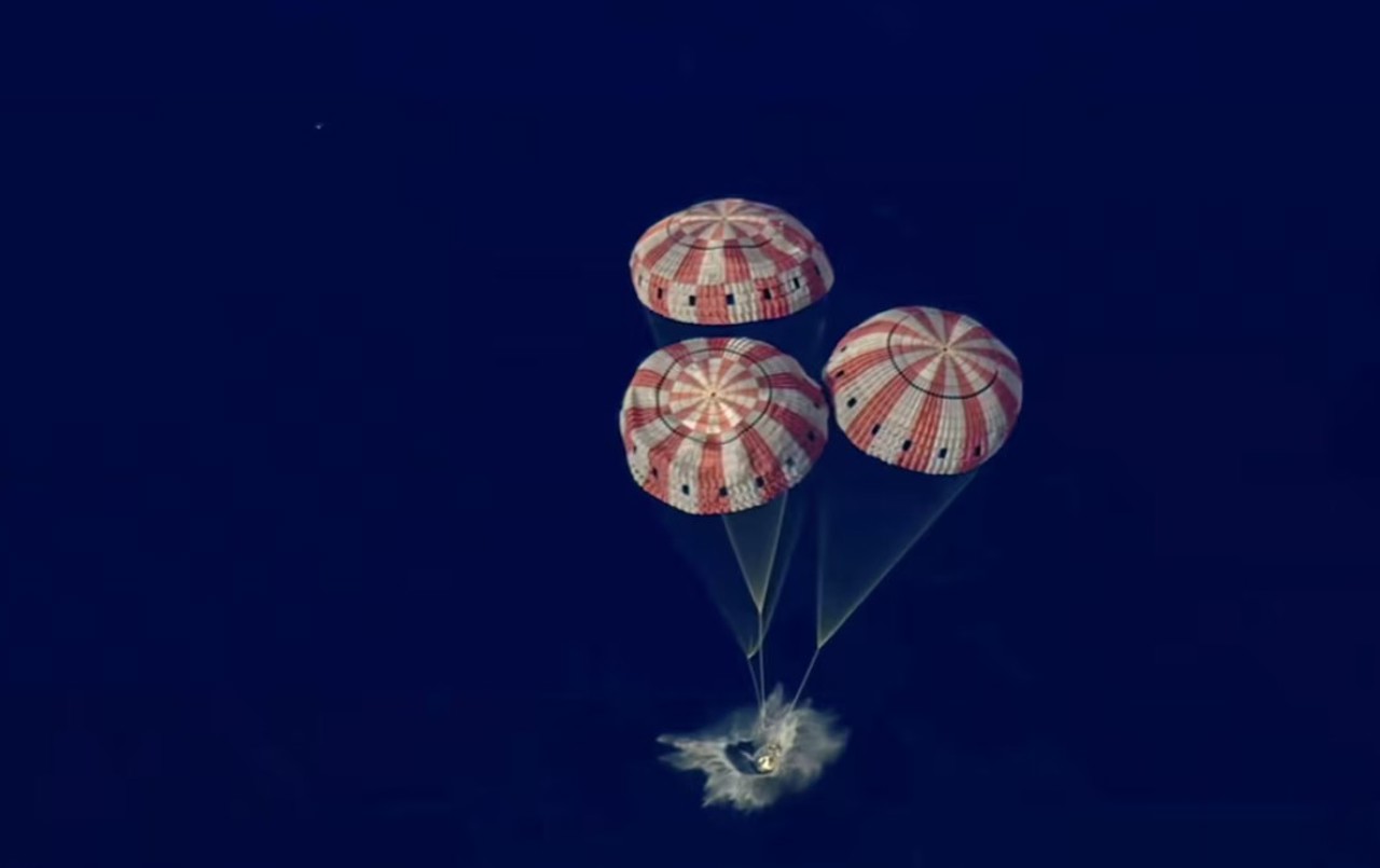 Misiunea istorică în jurul Lunii s-a încheiat cu o amerizare perfectă în Pacific