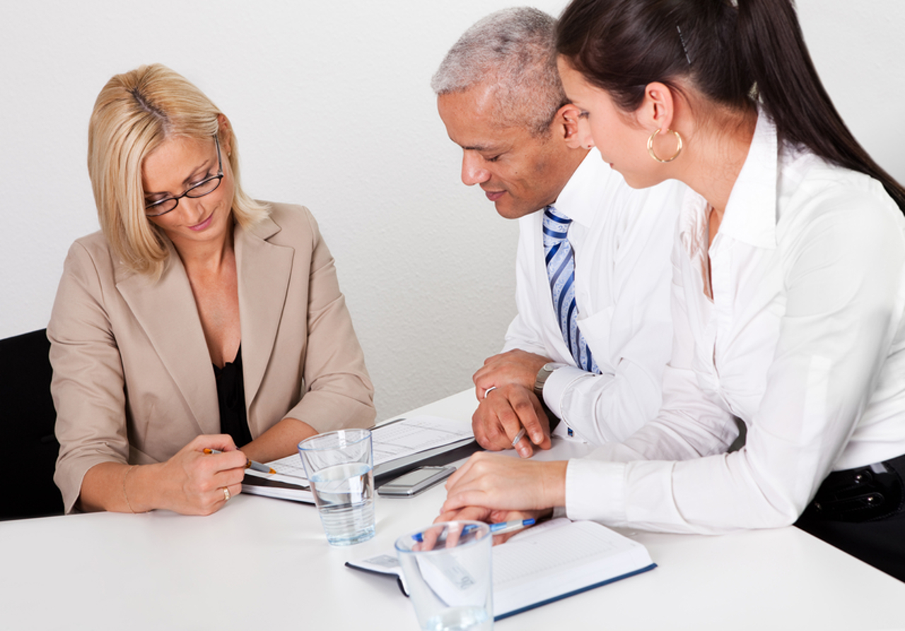 Sute de mentori, pregătiți să sprijine profesorii debutanți. Ce provocări au tinerii la început de carieră?