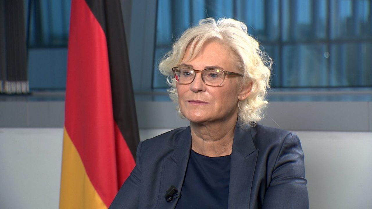 Ministrul german al apărării, Christine Lambrecht, a demisionat