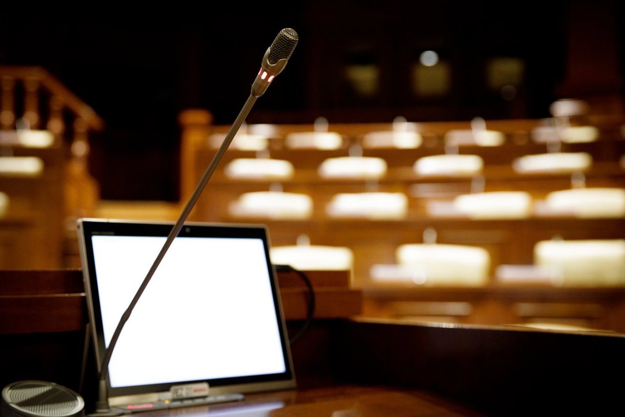 Марина Таубер осталась без депутатской зарплаты за прогулы