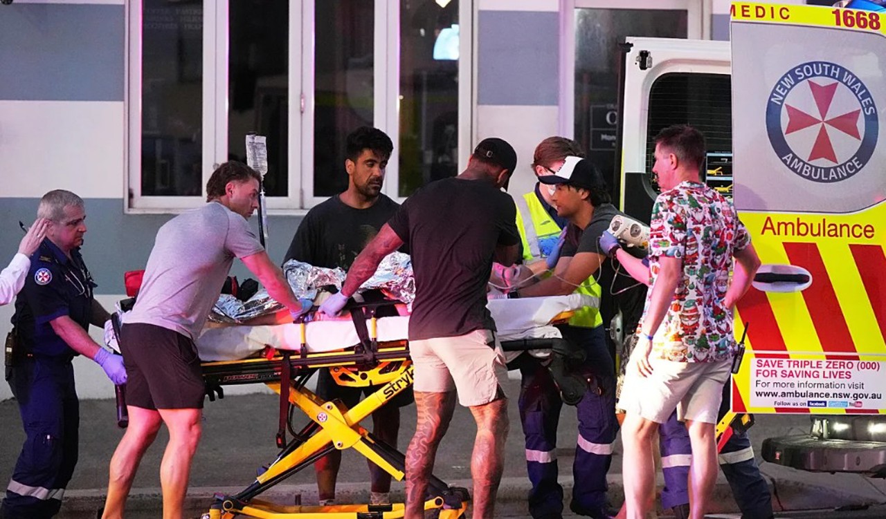 Стрельба на пляже Бонди-бич в Сиднее: 10 погибших, десятки раненых