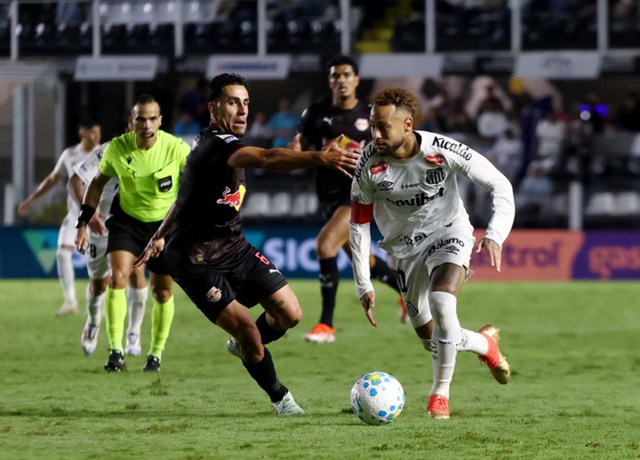 Neymar marchează gol după gol pentru Santos