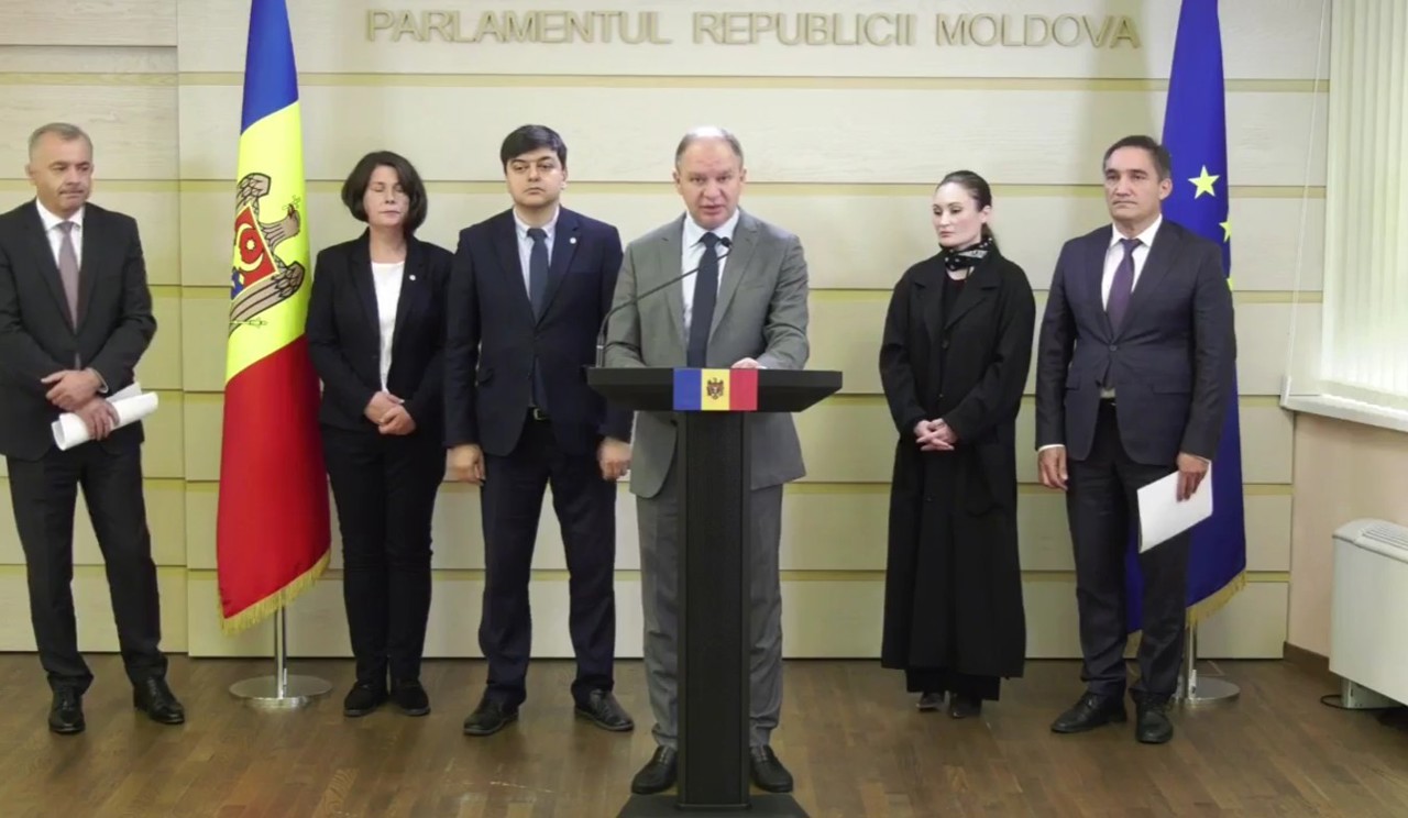 DECLARAȚIE | „Alternativa” cere depolitizarea instituțiilor statului. Reacția PAS