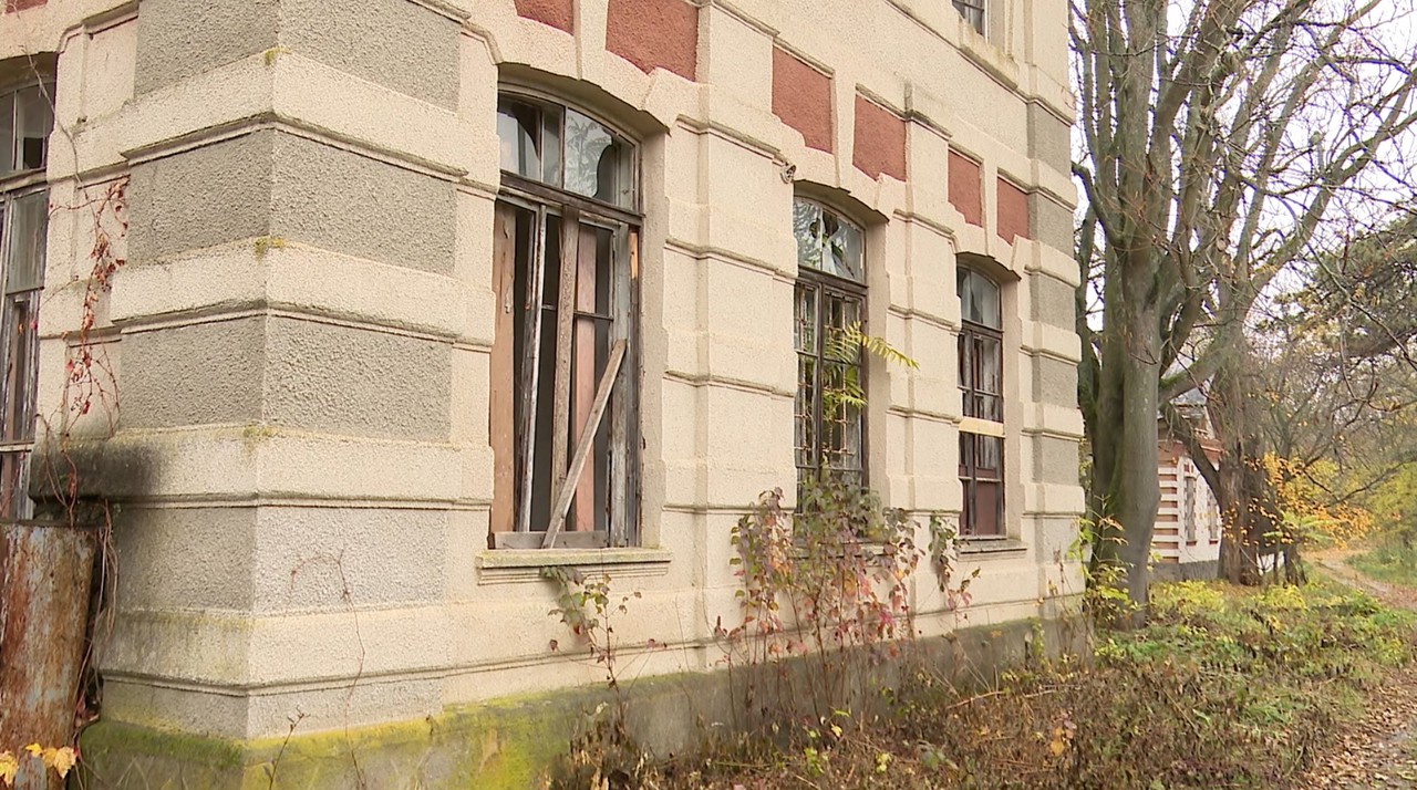 SALVAȚI CONACELE AFLATE ÎN PARAGINĂ | Conacul Pommer din Țaul, cândva mândria localnicilor, a ajuns într-o stare deplorabilă