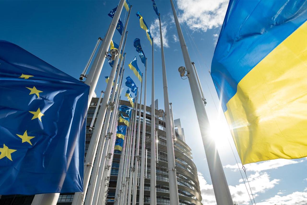 Европарламент призывает ЕС предоставить Украине всё необходимое для победы над Россией