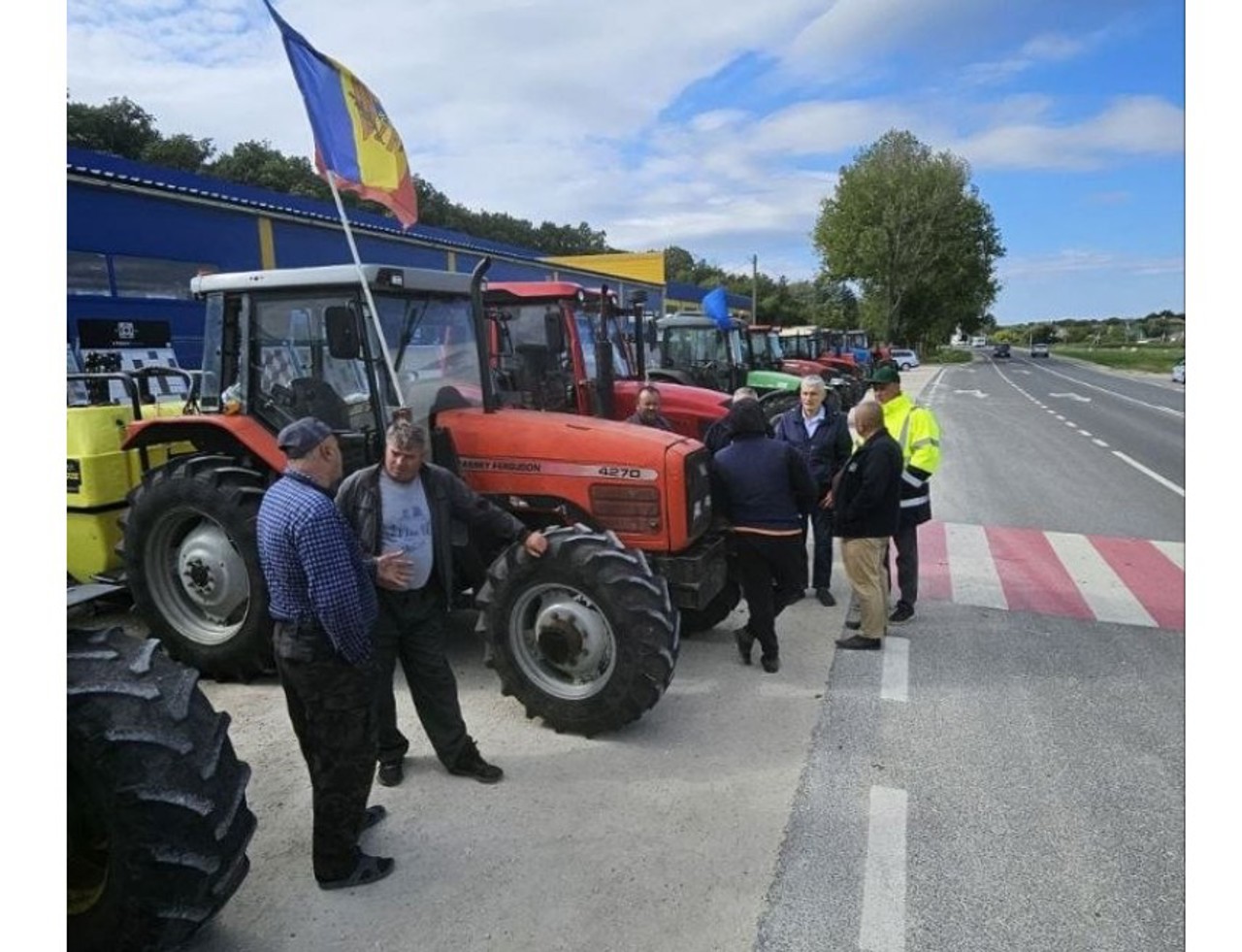 Fermierii din Fălești au ieșit în stradă: Protest de avertizare împotriva propunerii de majorare, până la 12%, a TVA pentru cereale și oleaginoase