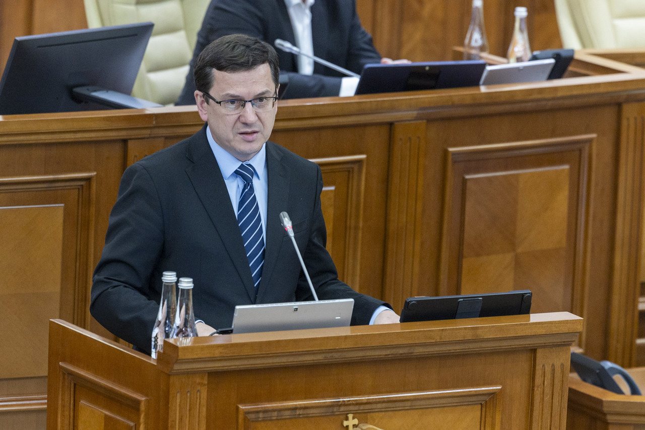 Parlamentul a votat rectificările bugetare: 560 de milioane de lei pentru sprijinul financiar al bugetarilor