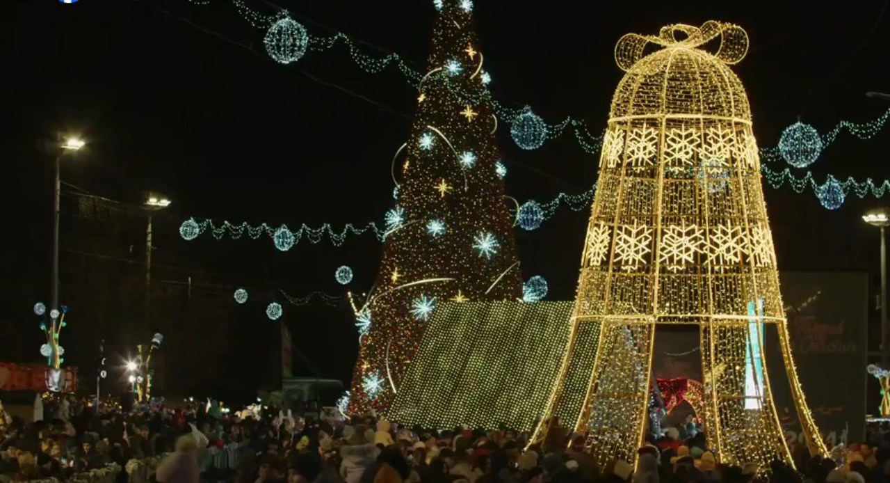 În capitală a fost dat startul sărbătorilor de iarnă