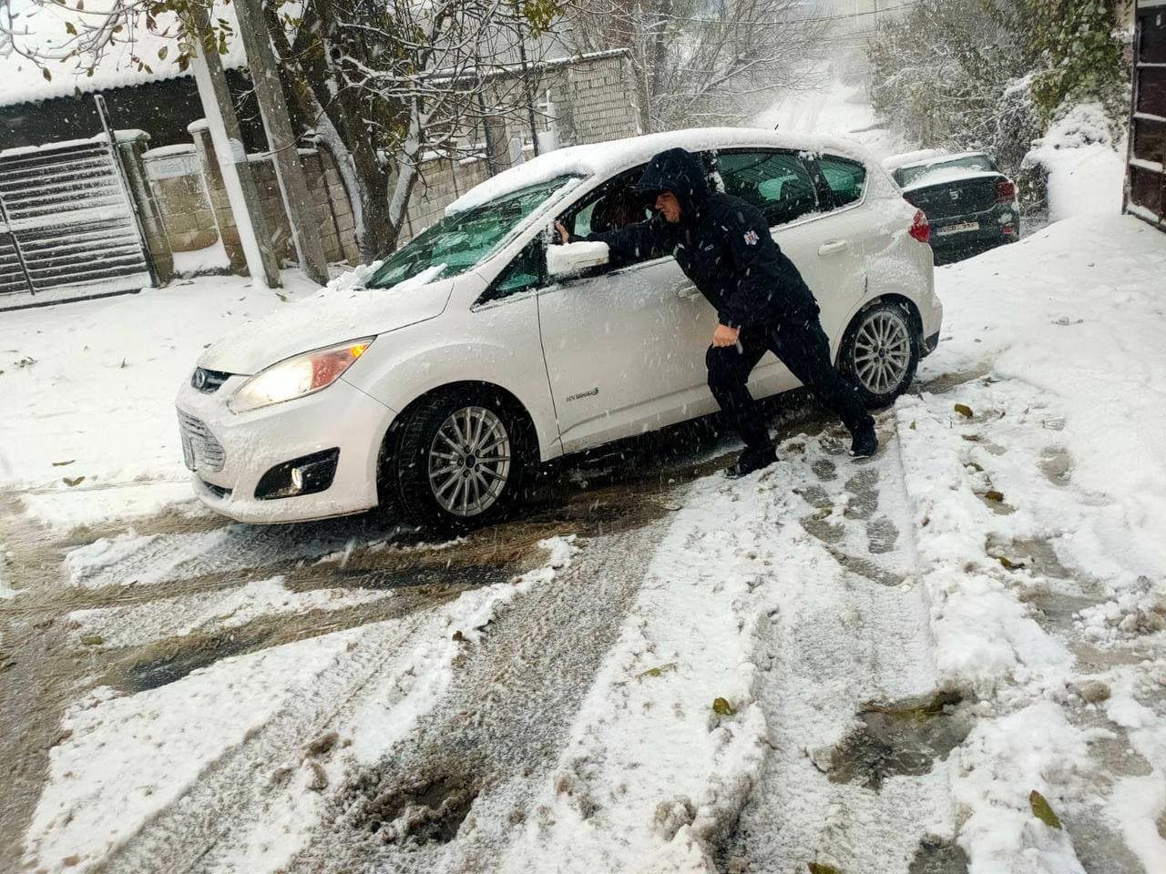 Strong winds hit Moldova, gusts up to 20 metres per second