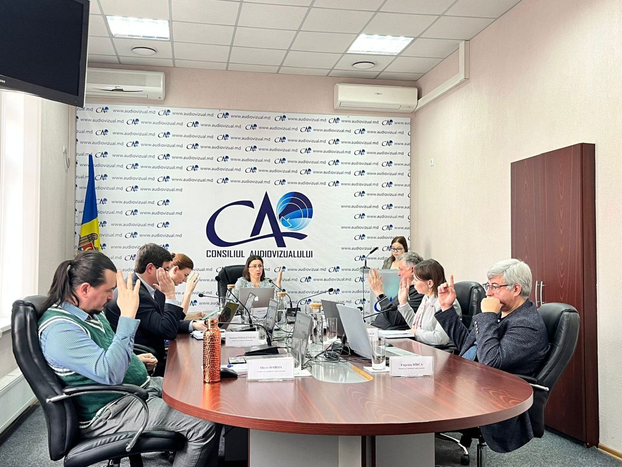 СТР оштрафовал двух операторов за нарушение правил «must carry»