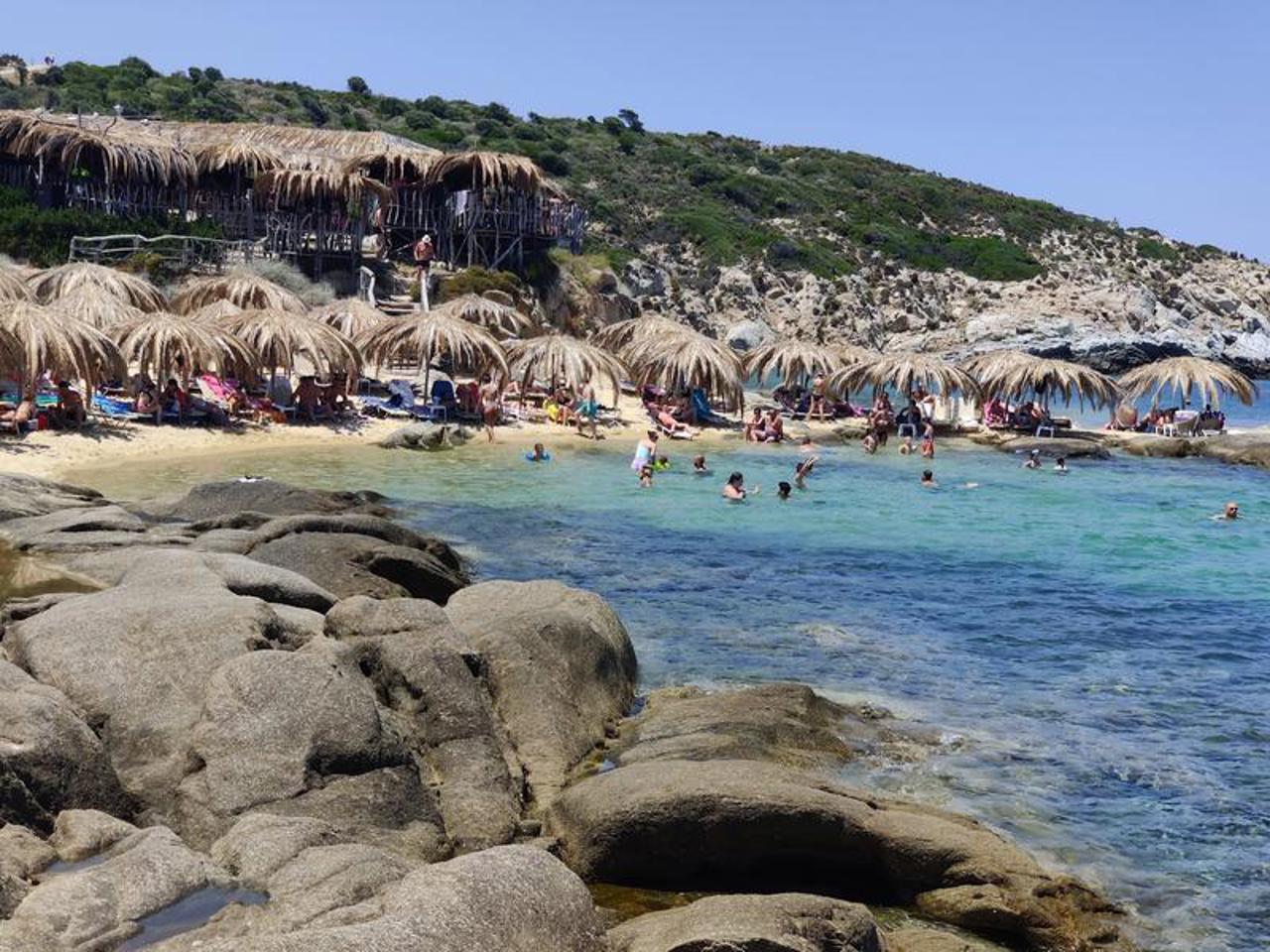 Riot on Greek beaches. The "towel movement" wants to remove sun loungers and umbrellas from the seafront