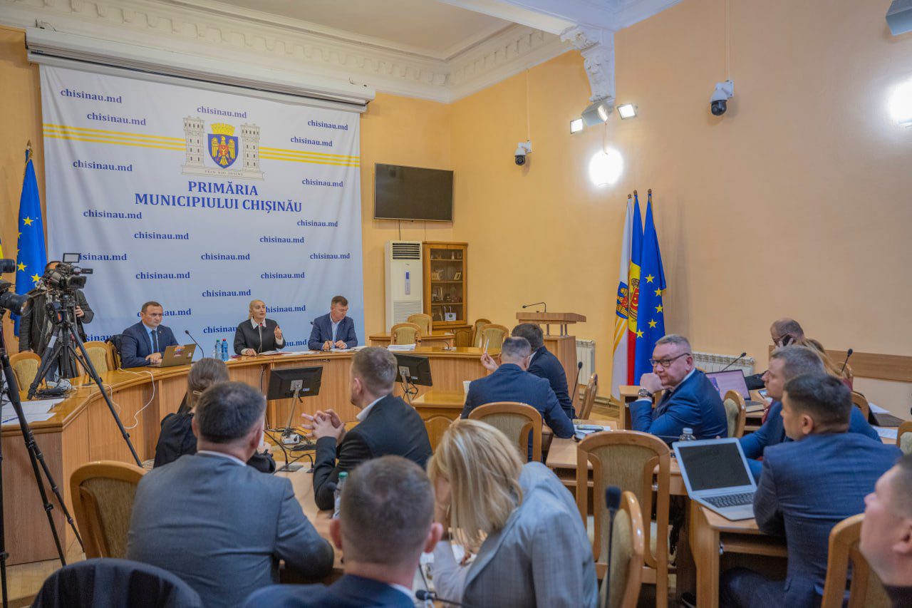 Capitala rămâne în continuare fără buget aprobat: consilierii municipali se acuză reciproc de blocaj 