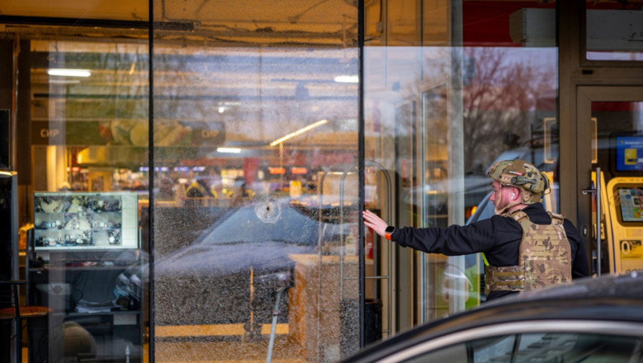 Șase morți și 15 răniți în atacul armat din Kiev, anchetat ca „act de terorism”