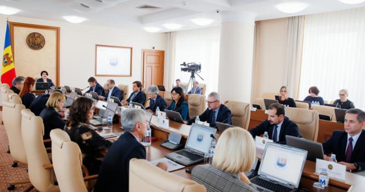 O nouă decizie aprobată de Guvern în sprijinul refugiaților ucraineni. Vor beneficia de protecție temporară în țara noastră