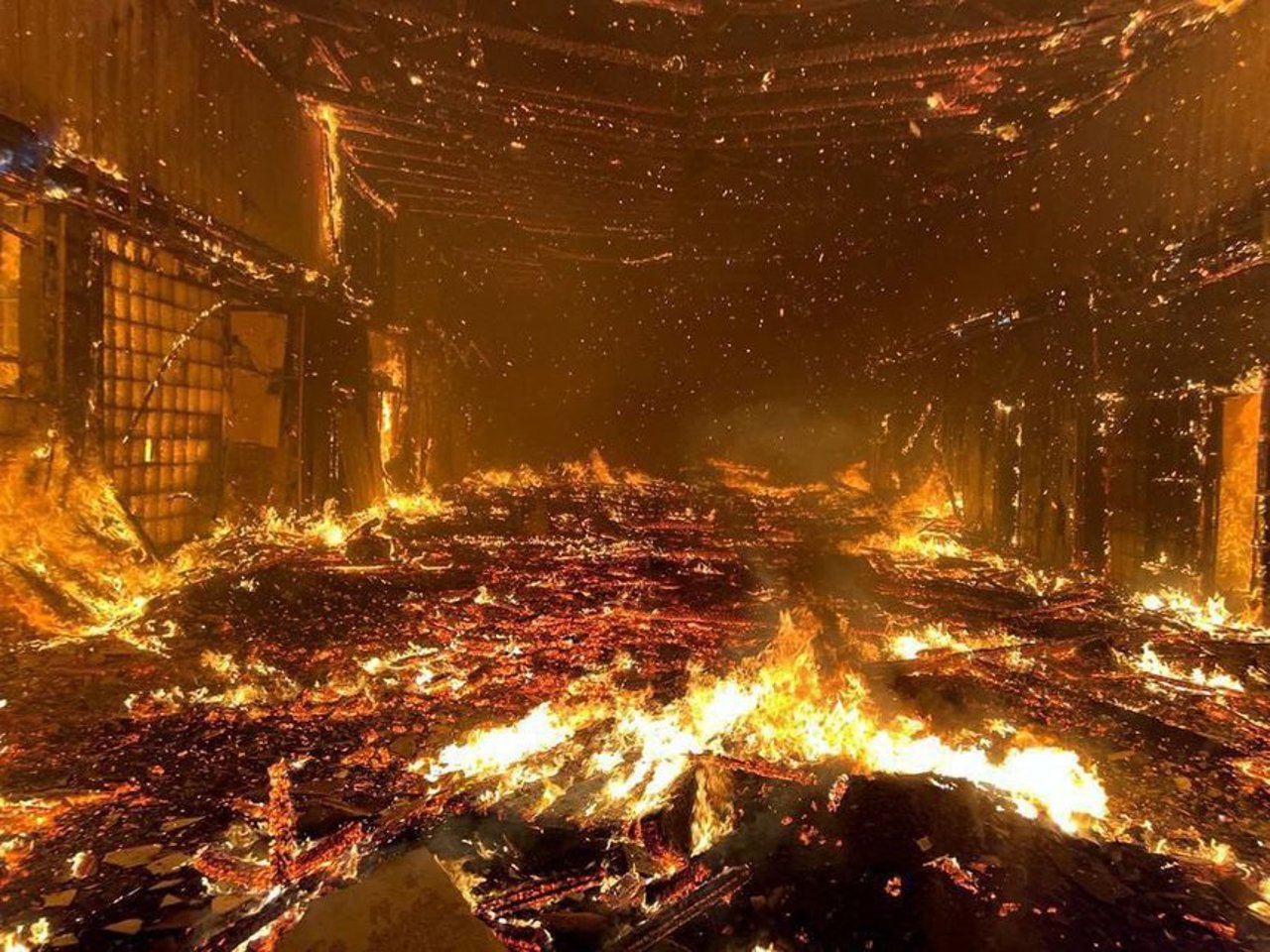 Depozit avariat în portul Odesa de resturile unei drone rusești. Apărarea aeriană ucraineană a distrus 14 drone și o rachetă de croazieră