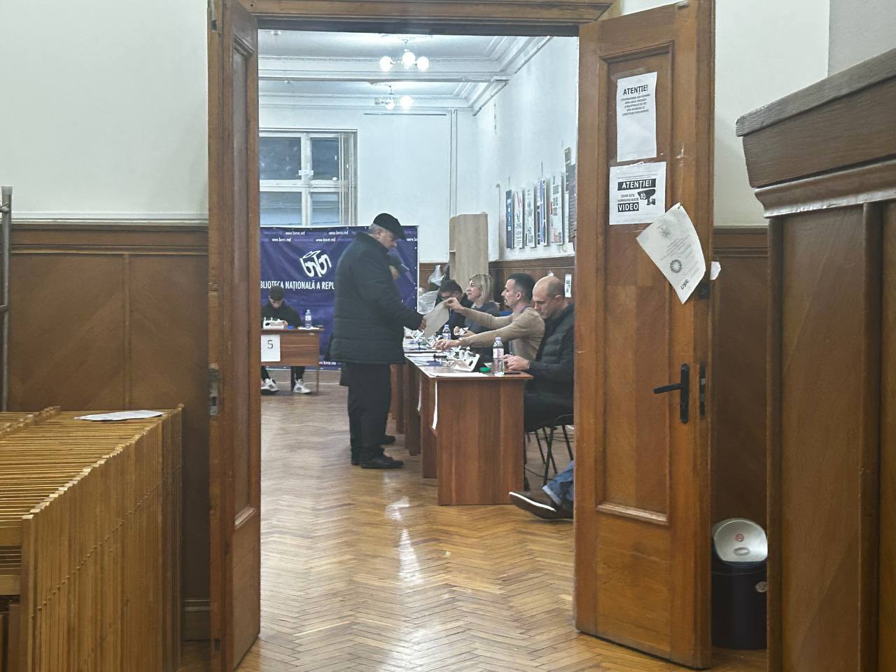 Presidential Elections in Romania: Voting in the second round continues in the Republic of Moldova despite cancellation