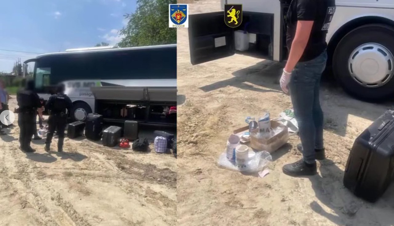 Captură de droguri de 500.000 de lei, găsită într-un autocar de pe ruta Varna-Chișinău. Doi bărbați, cercetați penal